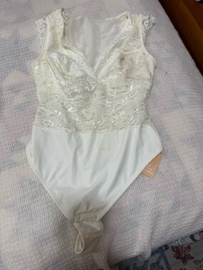 Ivory Lace V-Neck Bodysuit Woman Size Small Chic
